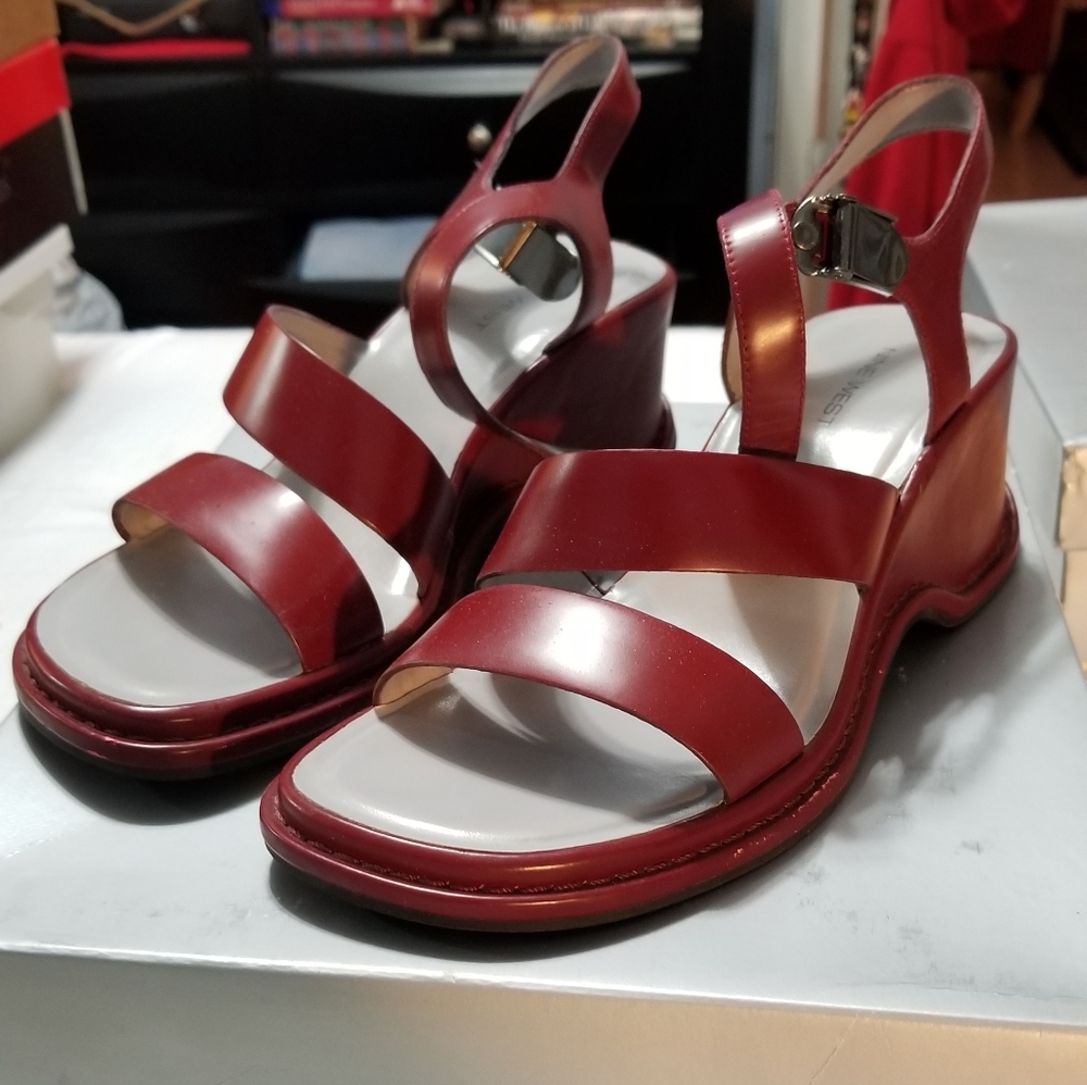 Women's shoes